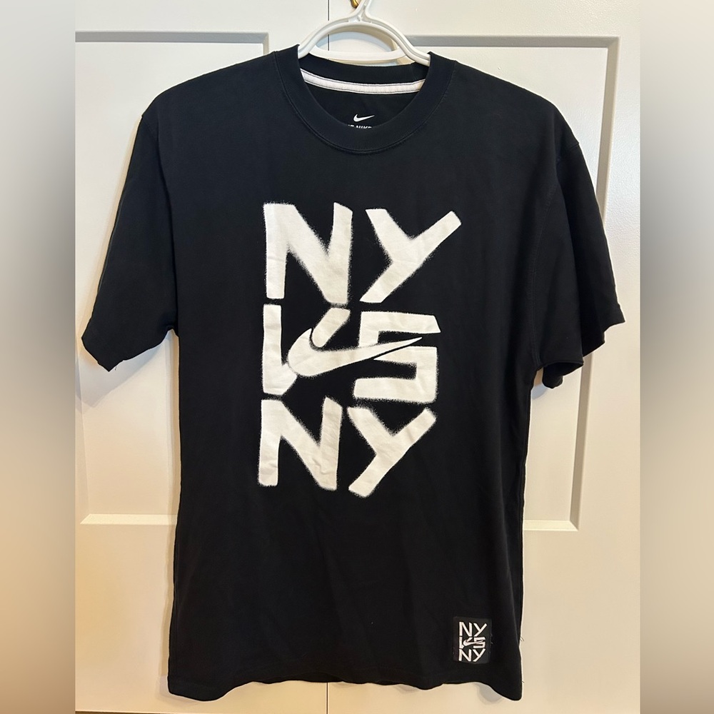 Nike Black and White “NY VS NY” Graffiti Logo Men's X- Small Tee